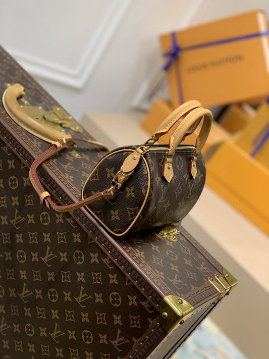 Louis Vuitton M58953 Speedy Bandoulière 16cm Brown – product image 2
