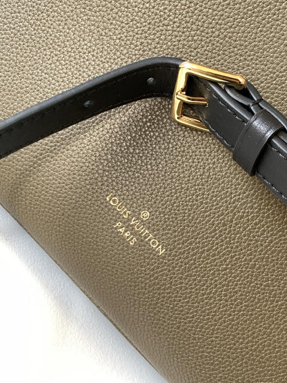 Louis Vuitton M57728 On My Side PM 30cm – product image 6