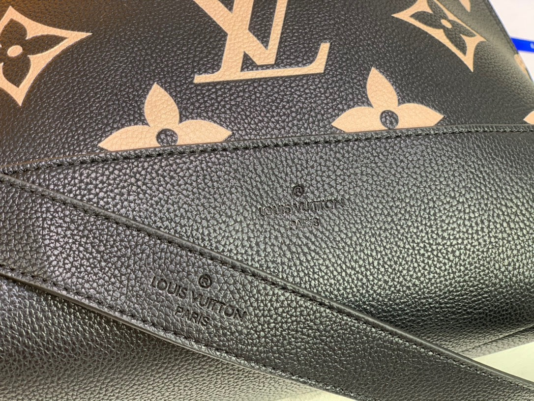 Louis Vuitton ALMA Monogram 35cm Black – product image 3