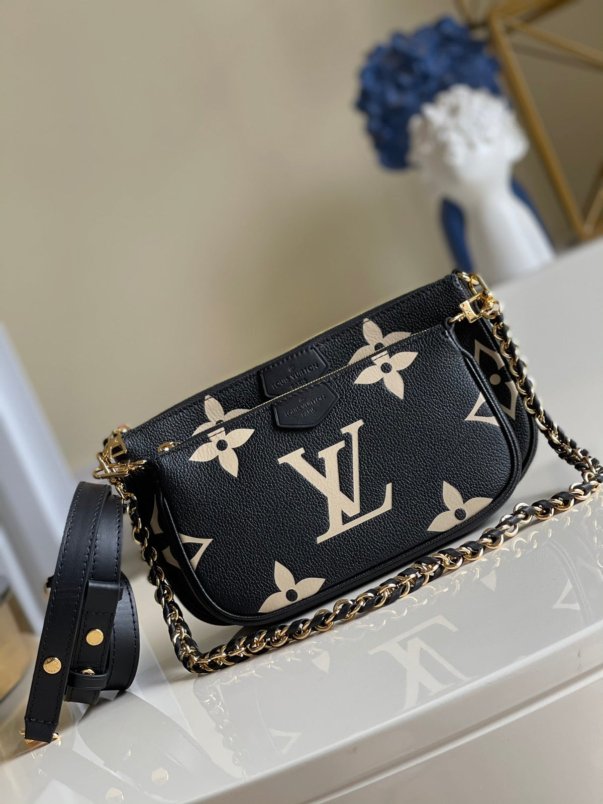 Louis Vuitton Multi Pochette Crossbody Bags 24cm Black – product image 4