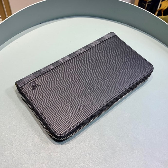 Louis Vuitton Pochette Voyage 21cm Black – product image 4