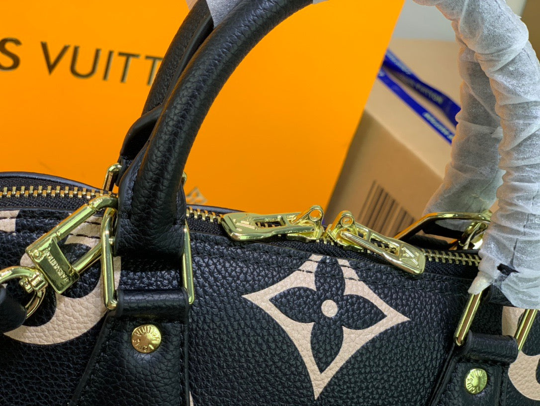 Louis Vuitton ALMA Monogram 35cm Black – product image 5