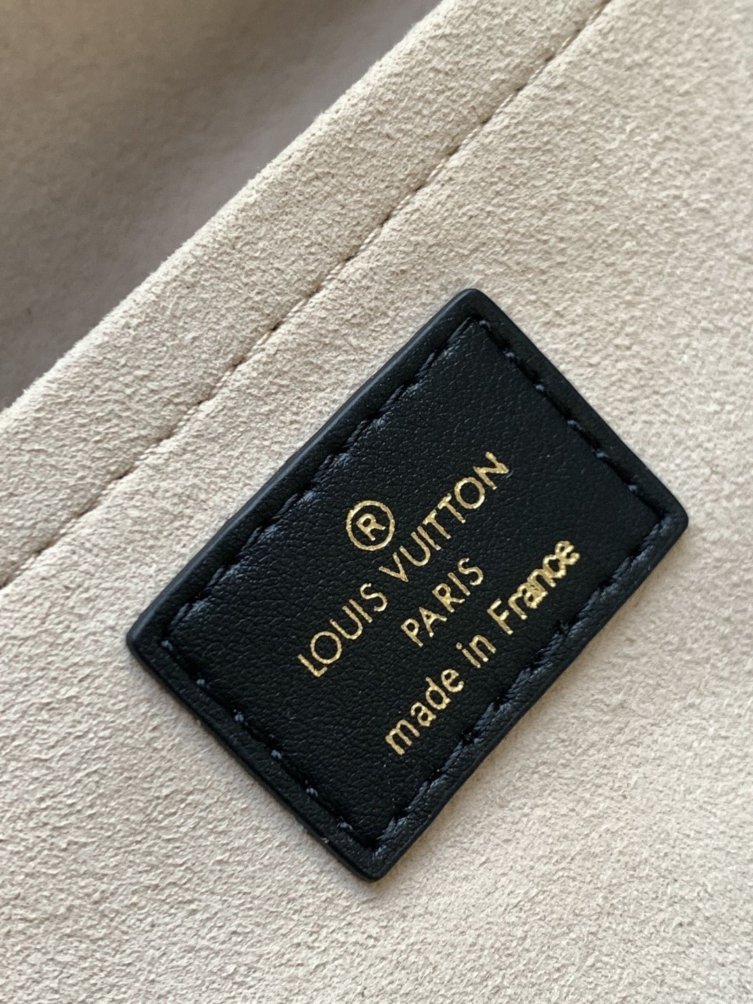 Louis Vuitton M57728 On My Side PM 30cm – product image 7