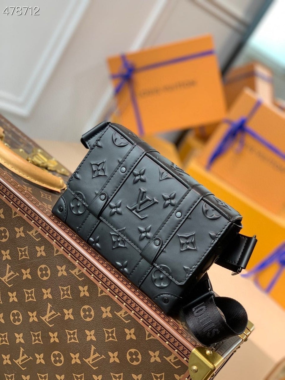 Louis Vuitton Trunk Slingbag Bag 20cm Monogram Seal Cowhide Canvas Spring/Summer Collection M57952, Black – product image 1