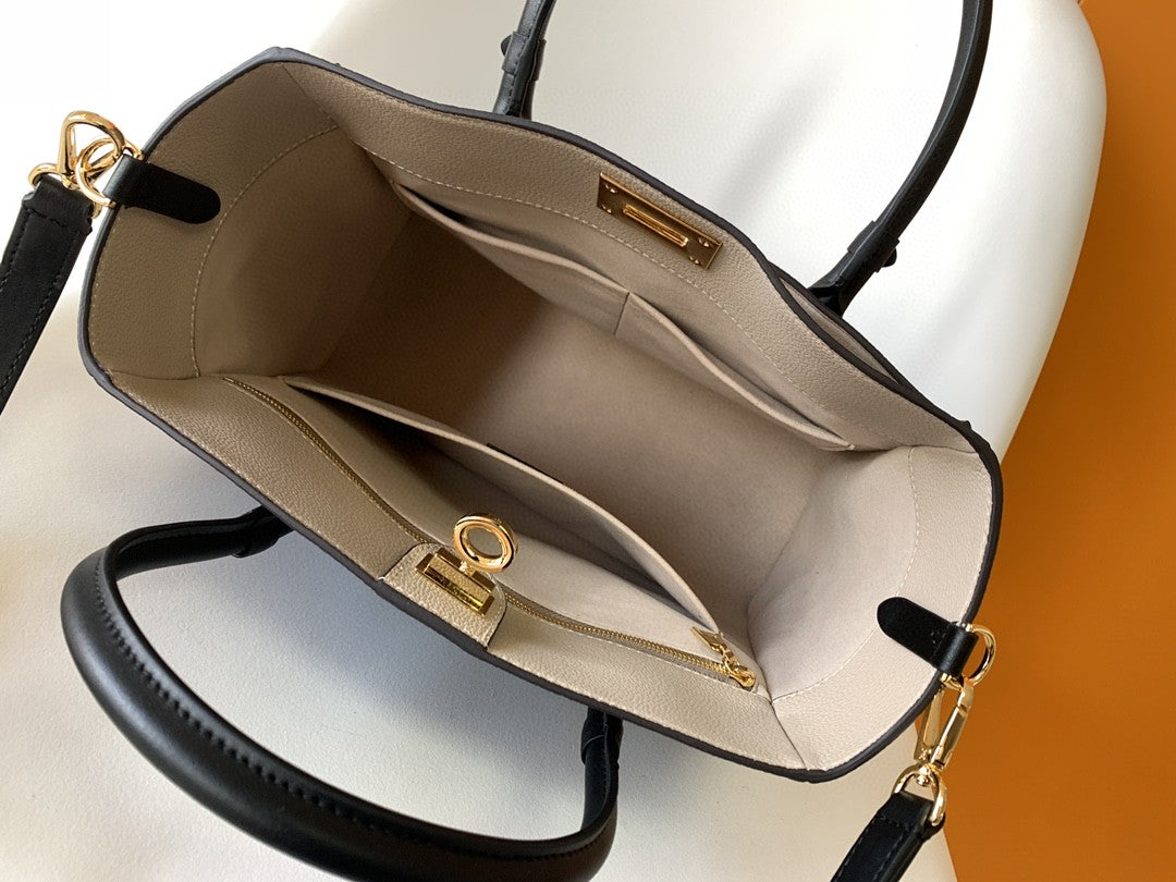 Louis Vuitton M57728 On My Side PM 30cm – product image 3