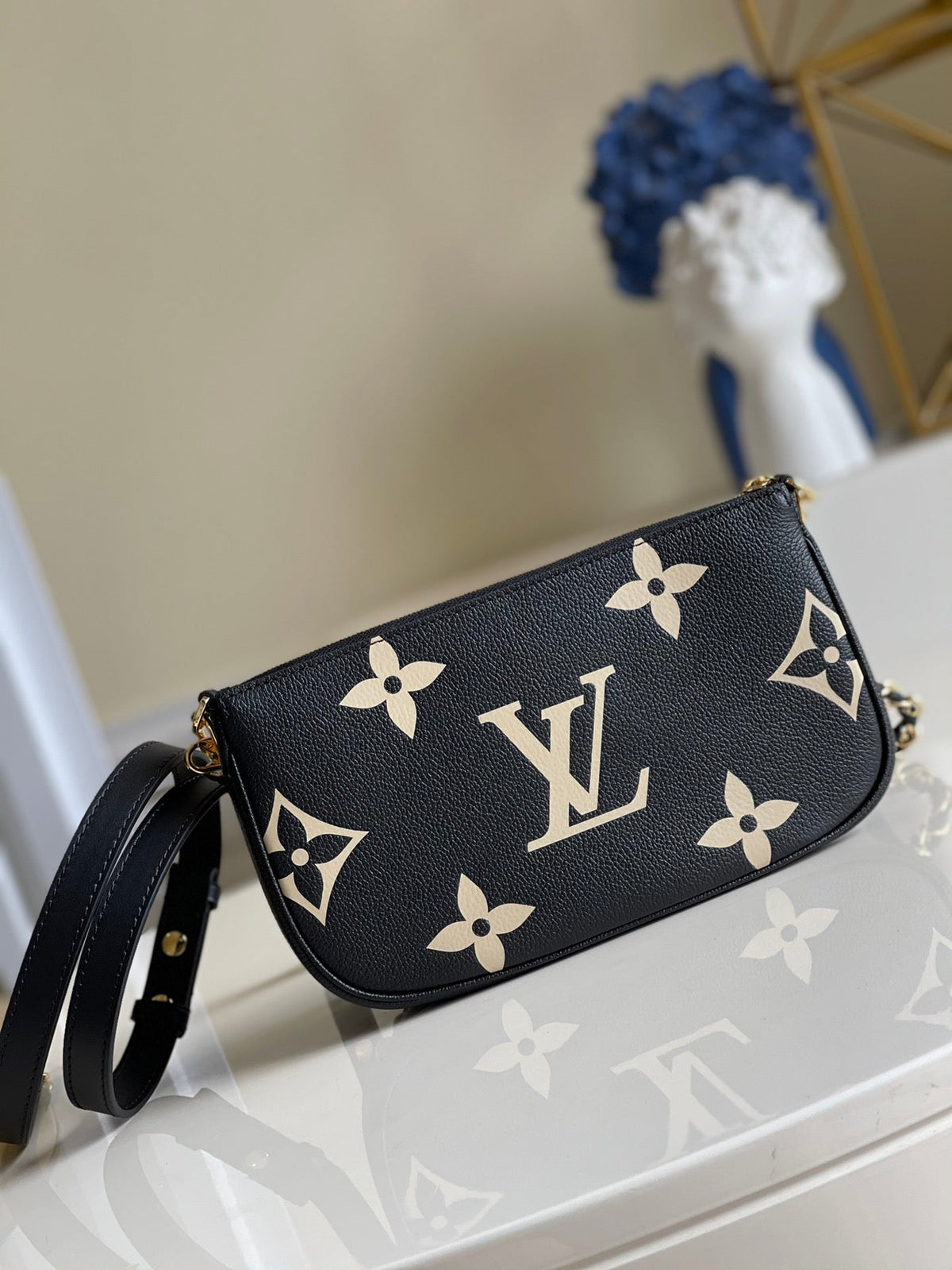 Louis Vuitton Multi Pochette Crossbody Bags 24cm Black – product image 6