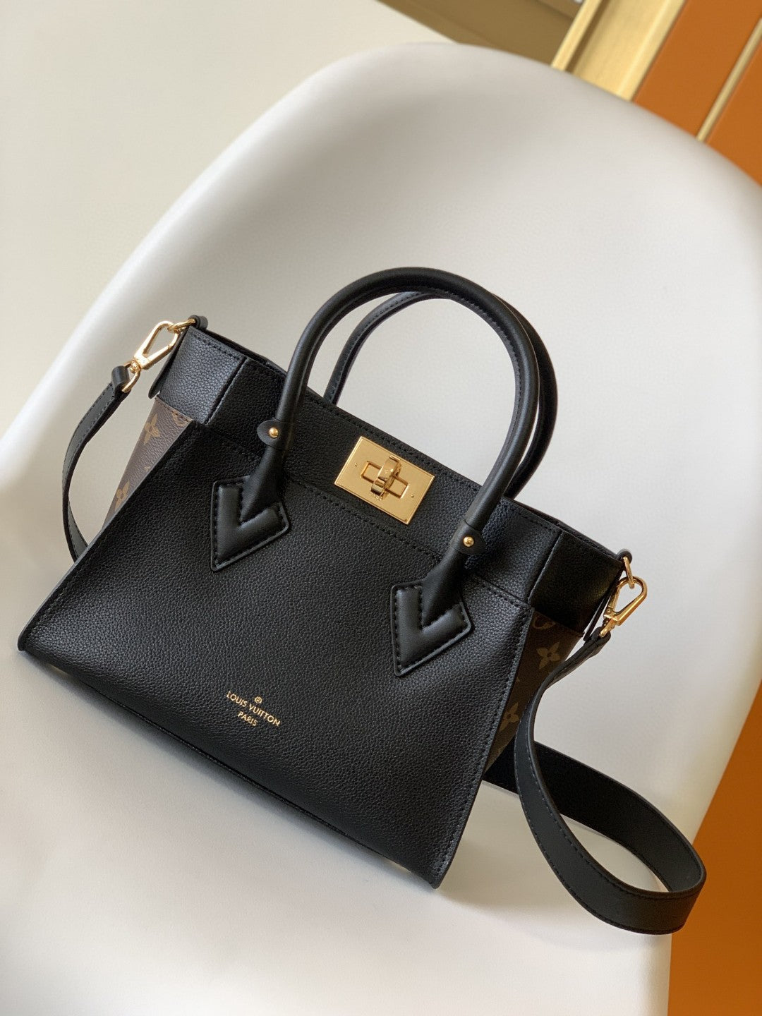 Louis Vuitton M57728 On My Side PM 30cm Black – product image 1