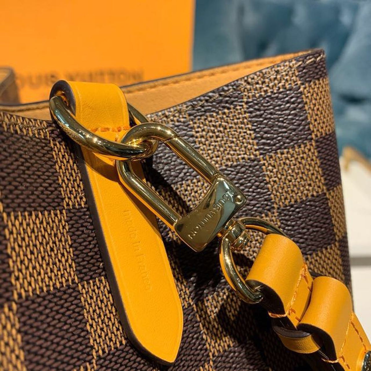 Louis Vuitton Néo Noé BB Bucket Bag 26cm Damier Ebene Canvas Spring/Summer Collection N40213, Safran – product image 5