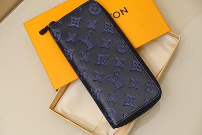 Louis Vuitton Wallet 20 cm – product image 1