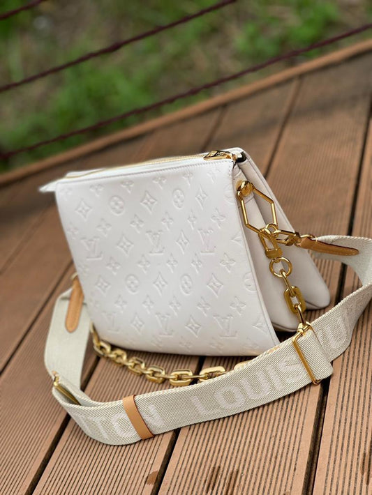 Louis Vuitton Coussin PM Bag 26cm Monogram Embossed Puffy Lambskin Leather Spring/Summer Collection M57793 White – product…