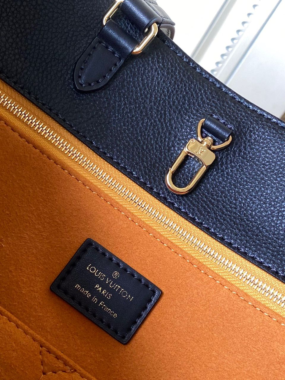 Louis Vuitton On The Go MM 34cm – product image 4