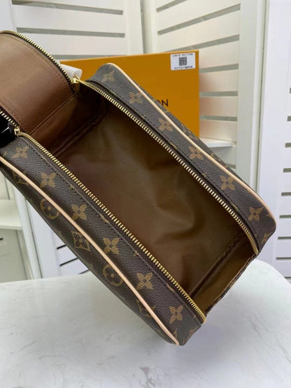 Louis Vuitton King Size Toiletry Bag 28cm Monogram Canvas Spring/Summer Collection M47528 Brown – product image 5