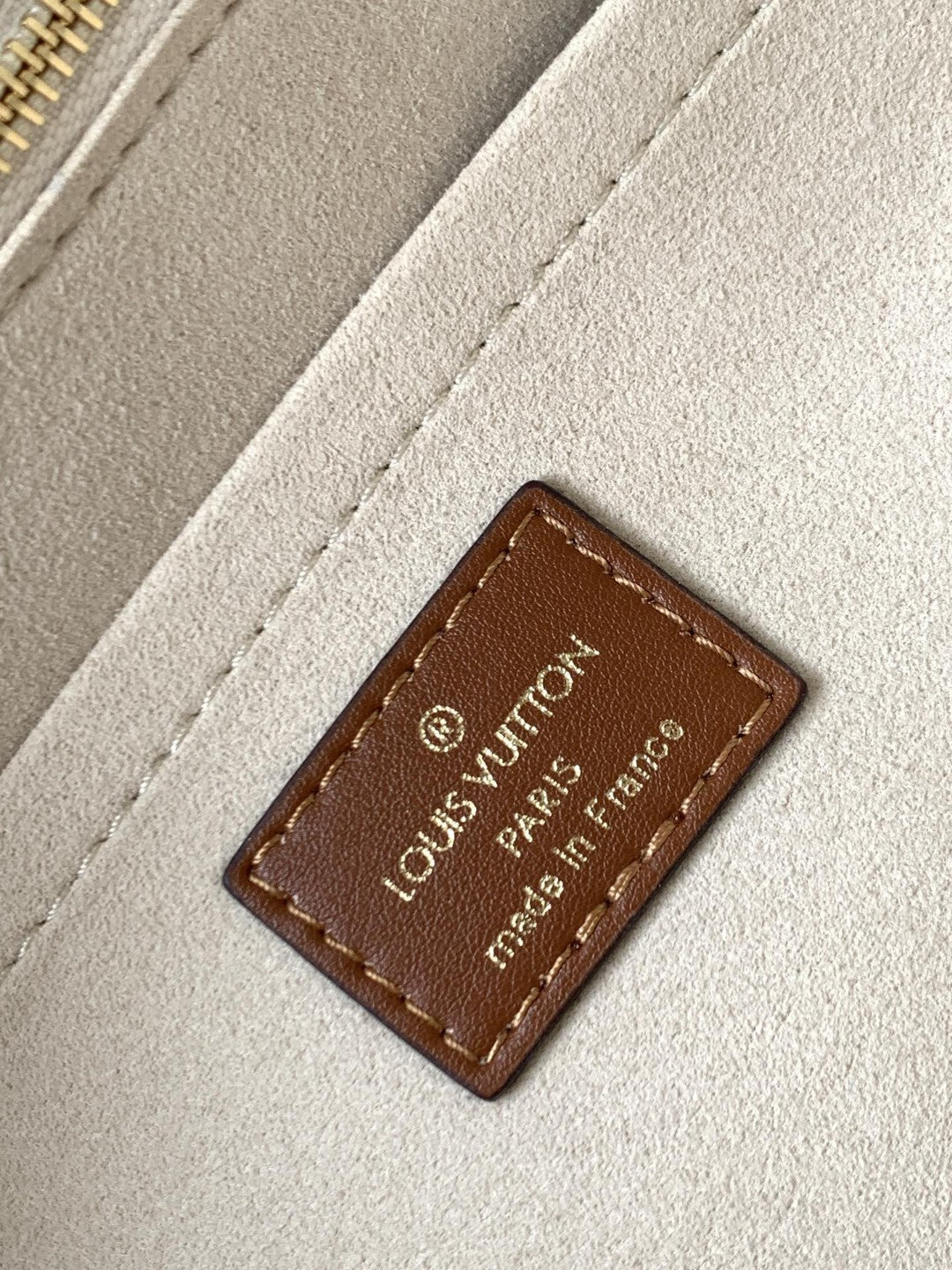 Louis Vuitton M57728 On My Side PM 30cm – product image 6