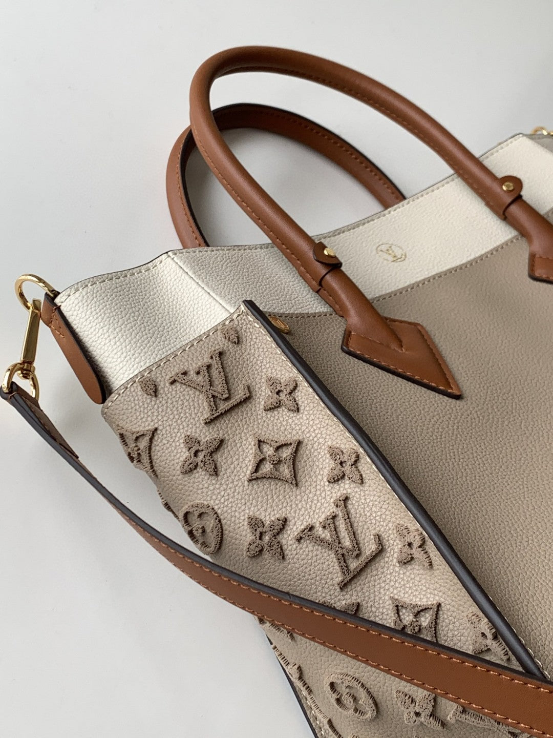 Louis Vuitton M57728 On My Side PM 30cm – product image 7