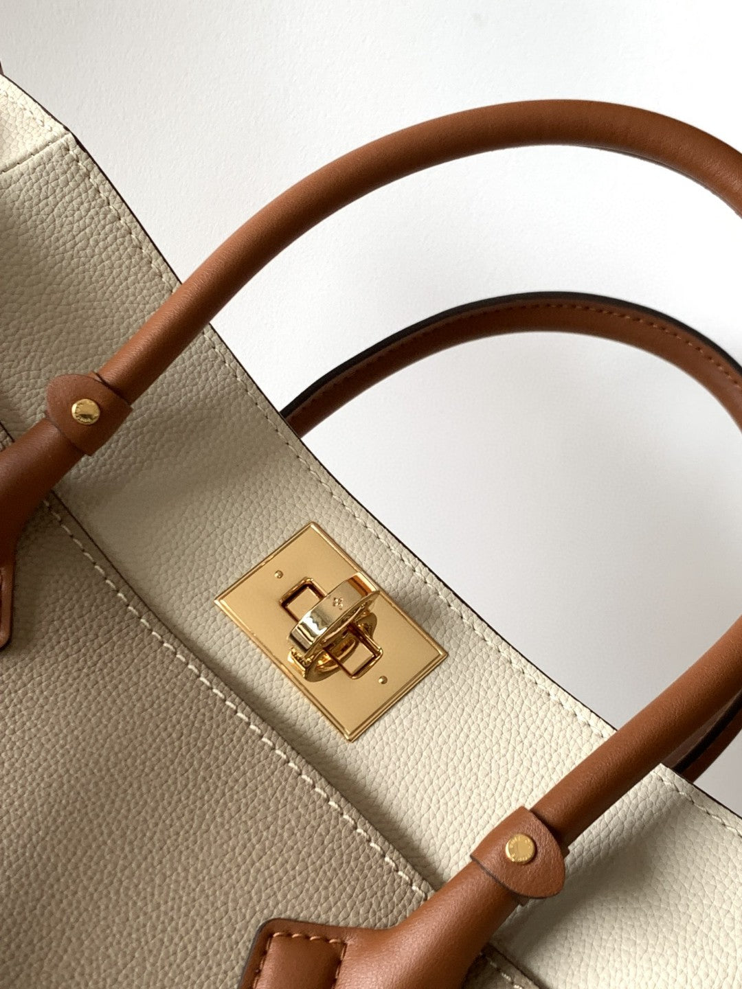 Louis Vuitton M57728 On My Side PM 30cm – product image 8